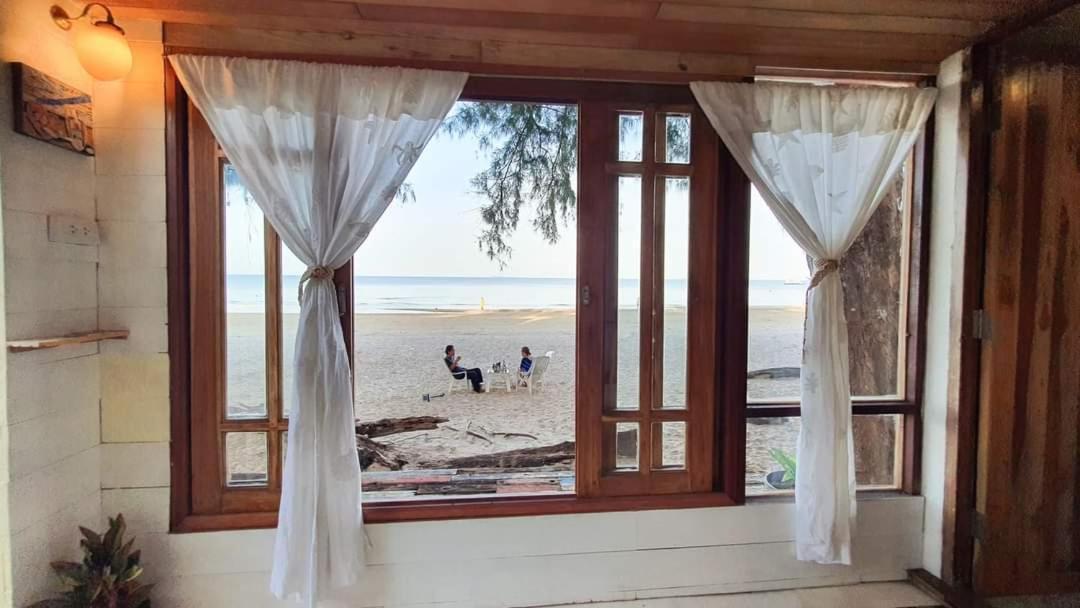 Maliblues Bed & Art Gallery Chumphon Buitenkant foto